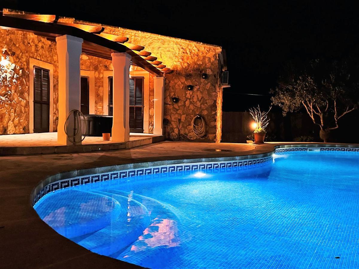 Villa Sanchez In Strandnahe Mit Pool, Jacuzzi, Klima, Wifi, Gas Bbq Santanyí Exteriör bild