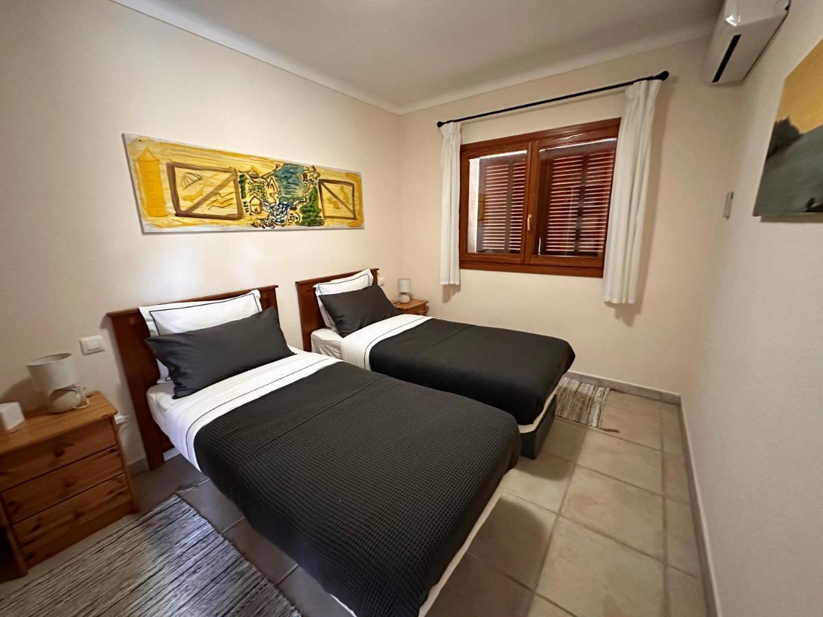 Villa Sanchez In Strandnahe Mit Pool, Jacuzzi, Klima, Wifi, Gas Bbq Santanyí Exteriör bild