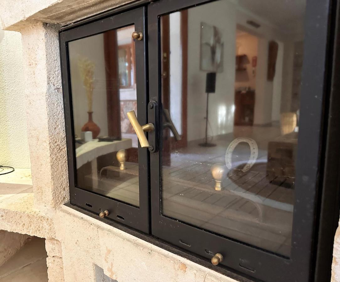 Villa Sanchez In Strandnahe Mit Pool, Jacuzzi, Klima, Wifi, Gas Bbq Santanyí Exteriör bild